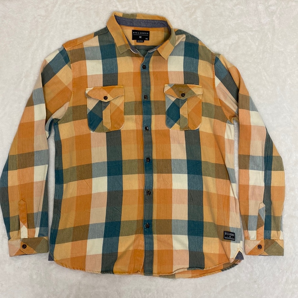 Billabong plaid Flannel Button Down shirt.  Size XXL, great condition
